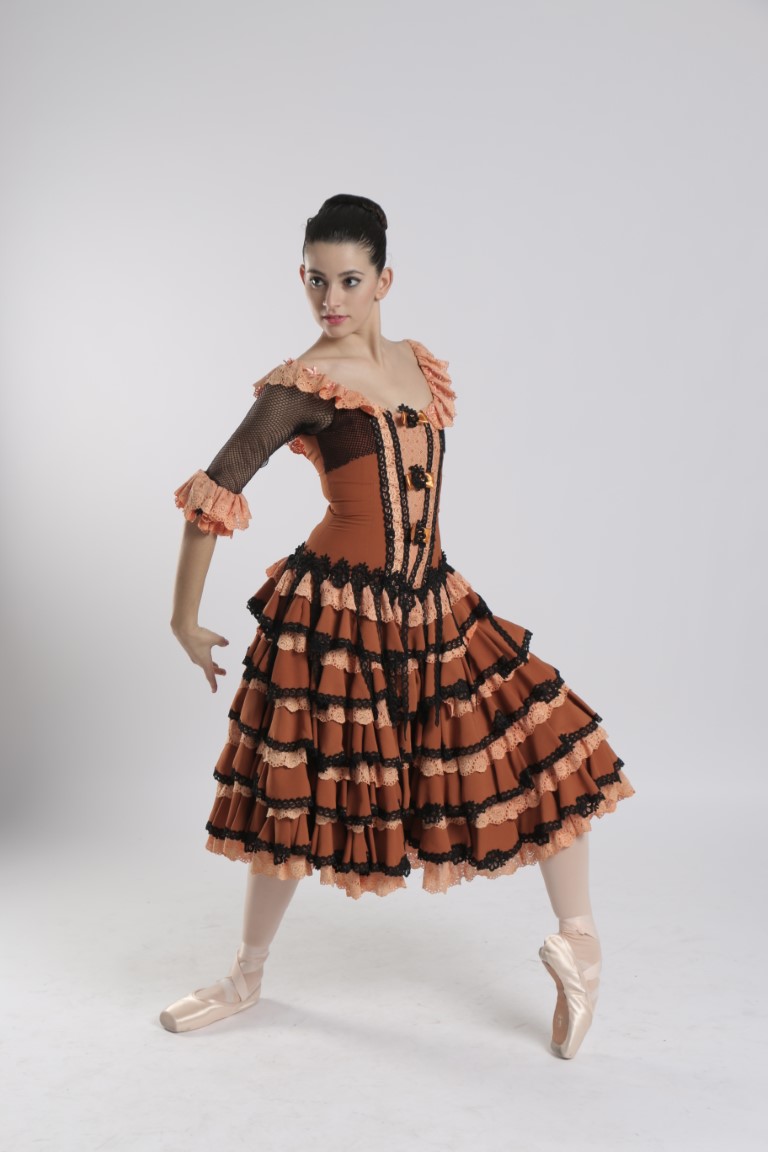 Vestuario escénico creado por Dove Dance